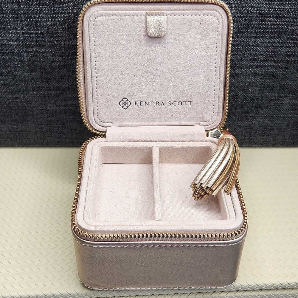 Kendra Scott Leather Jewelery Box